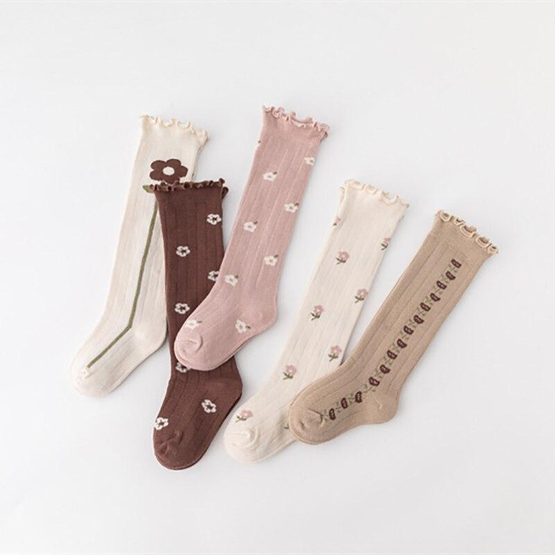 1 пара носков до колена для маленьких девочек, милые носки выше икры с цветочным принтом в винтажном стиле, весенне-осенние носки из чесаного хлопка для новорожденных
