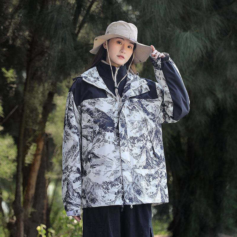 Winter Outdoor Jacket for Men and Women Three-in-one Two-piece Set Fleece Thickened Windproof Mountaineering Jacket