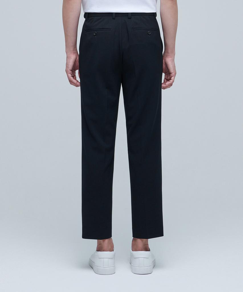 MUSINSA STANDARD Lightweight Relaxed Tapered Hidden Banding Crop Slacks [Black]