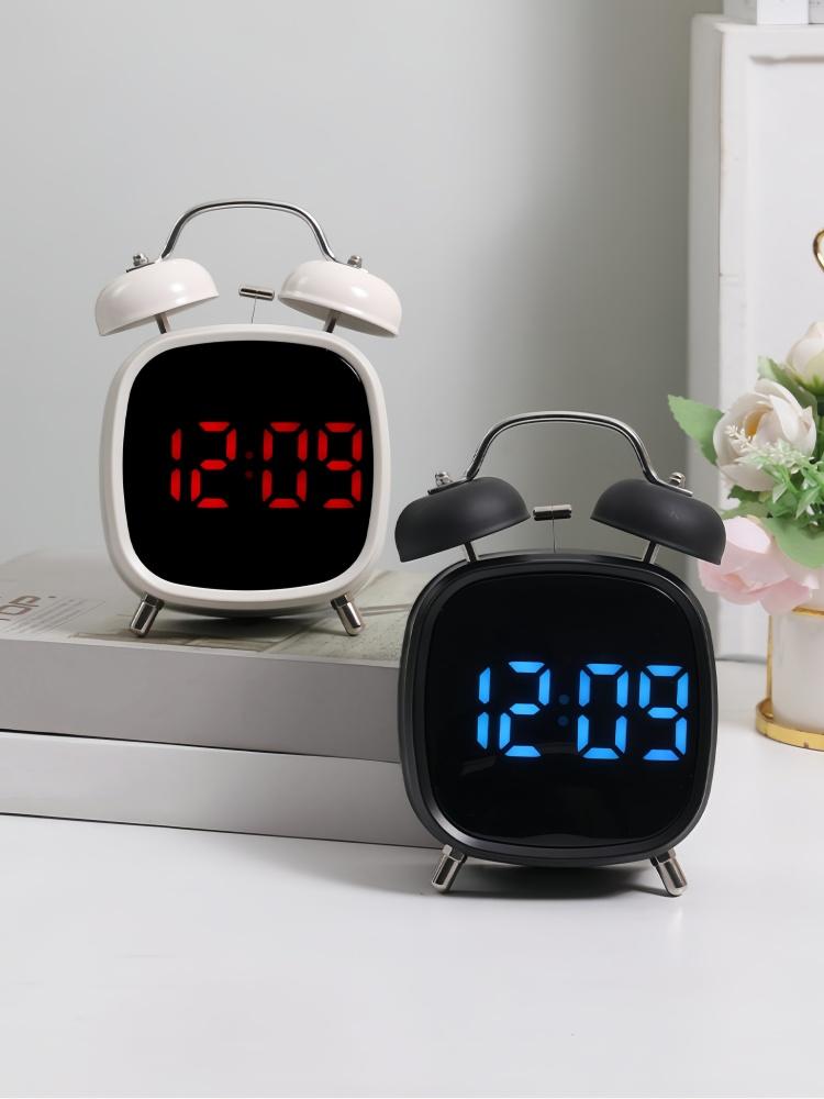 Светодиодные часы Цифровой будильник Отображение даты и температуры Голосовое управление Громкий звук Регулируемая яркость 12/24-часовой формат Повтор Настольные часы