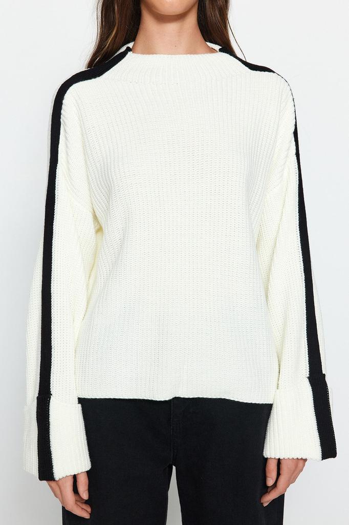 Женский модный стильный свитер, черный сложенный трикотаж с широкими рукавами