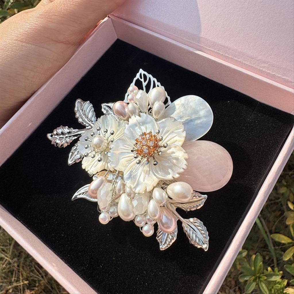 Mother-of-Pearl Teardrop Gemstone Brooch – Korean Hanbok & Coat Gift