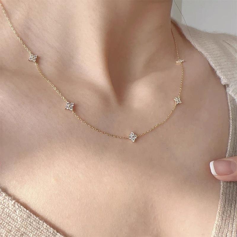 High-Grade Four-Leaf Clover Necklace Women's Collarbone Chain Full Of Stars Super Flash Light Luxury Hundred Temperament Necklace