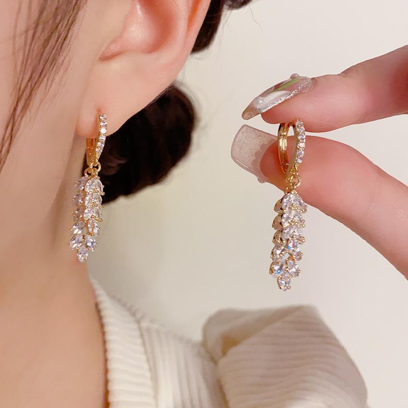 Korean Style Light Luxury Zircon Leaf Earrings High-end Niche Design Versatile Tassel Earrings Fashionable Earrings
