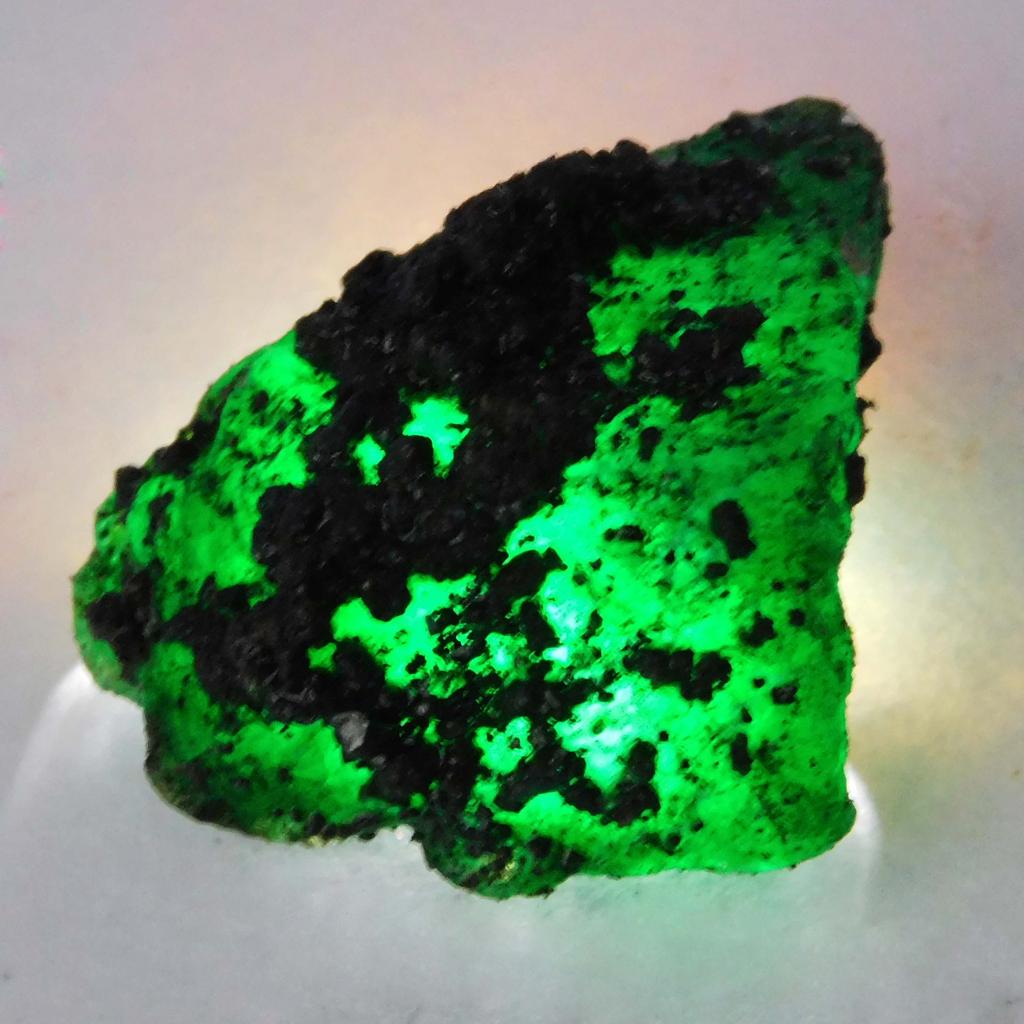 Natural Green Emerald Loose Gemstone Rough 157.5 ct for Lapidary and Gem Collections