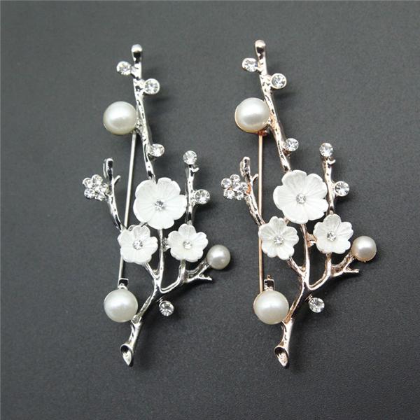 Модные аксессуары Винтажная брошь из искусственного жемчуга в виде сливы Элегантные броши в виде ракушек с цветами Ювелирные изделия на булавках Изысканные элегантные женские универсальные украшения