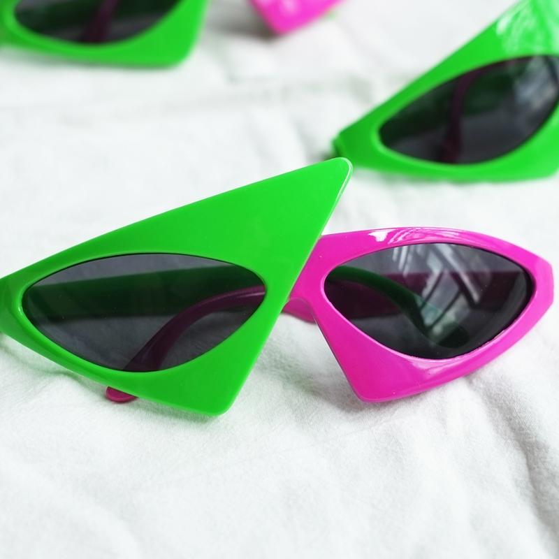 Унисекс Новинка Вечеринка Солнцезащитные очки 80-х Асимметричные очки Ярко-розовые и Неоново-зеленые очки для Хип-хоп танцев Хэллоуин вечеринки