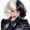 Круэлла Черно-белый Кудрявый Короткий Косплей Парик для Женщин Хэллоуин Косплей Синтетический Полный Покров Головы Вечеринка Костюм Аксессуар
