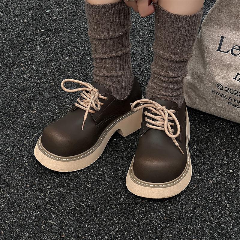 2024 новые осенне-зимние туфли дерби с большой головкой для мужчин и женщин, высококачественные кожаные туфли с изогнутой головкой и толстой подошвой, подчеркивающие достоинства обуви в британском стиле