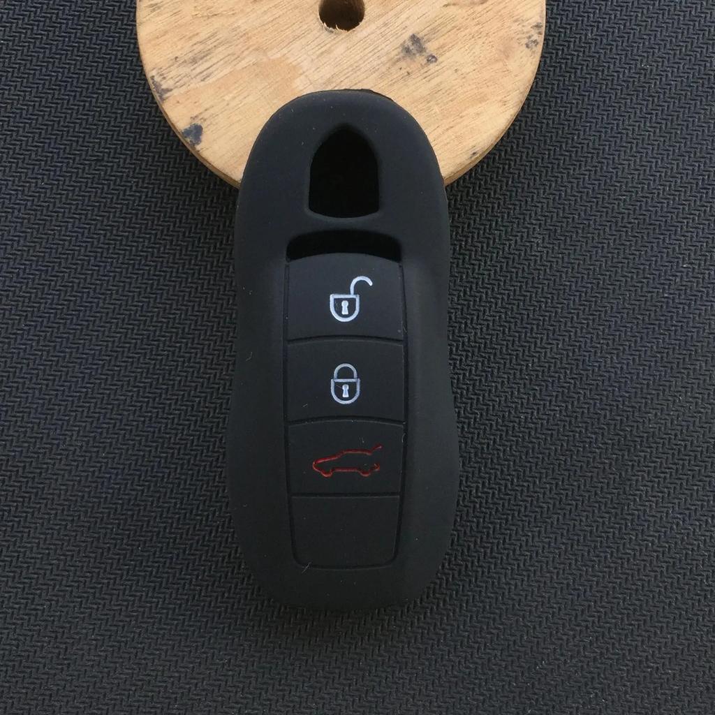 ADB2 Car Key Fob Holder Cover Case For Porsche Cayenne 911 996 Panamera Macan silicone Car Protection Shell Auto Accessories Styling