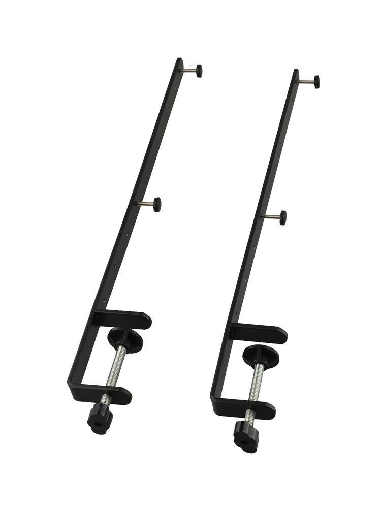 Набор из 2 металлических зажимов для надежной фиксации на рабочих столах и перфорированных панелях