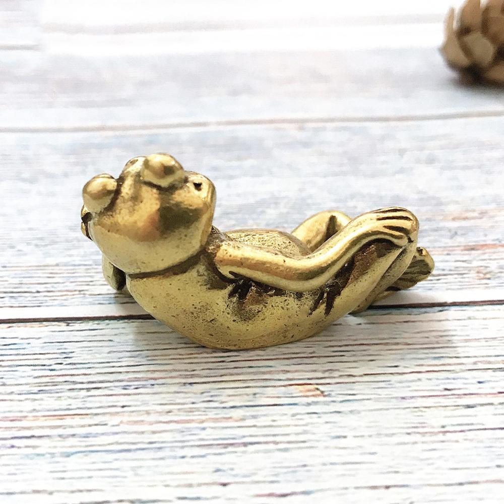 Mini Retro Lucky Brass Animal Frog Statue Desk Ornament Cute Home Office Desk Exquisite Decorative Sculpture Pocket Hand Toy