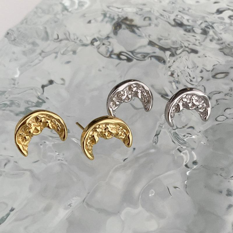 Серьги-гвоздики с плиссировкой Moon Lava Simple Design, маленькие, милые, нерегулярные, вогнутые и выпуклые, в форме полумесяца