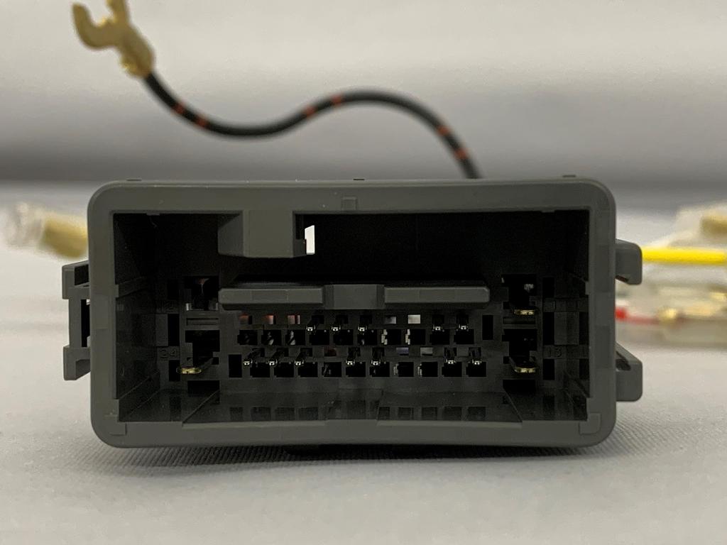 Street Plus Honda Vehicle 24P MC Front Connector Power Output Branch Harness Mr. AH-88