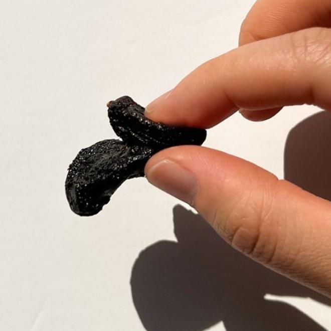 (корейская здоровая еда) кусочки черного чеснока 20г х 10