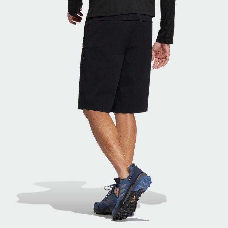 adidas Спортивные шорты мужские черные средние IC4411