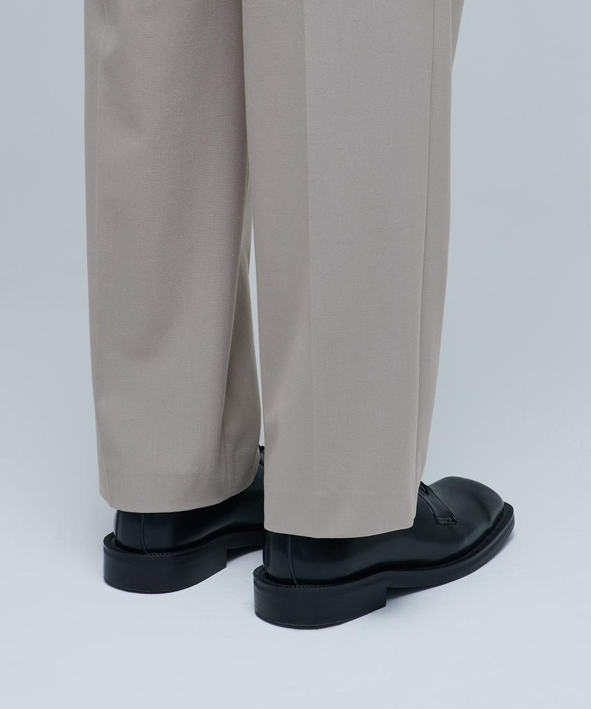 MUSINSA STANDARD Lightweight Three-Puck Semi-Balloon Slacks [Light Beige]