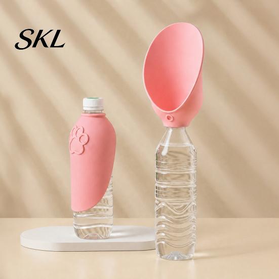 Travel Pet Water Bottle Adapter Dog Adapter, Silicone Foldable Drinking Cup, Portable Feeder, Leak-Proof Dispenser for Standard Bottles Bowl