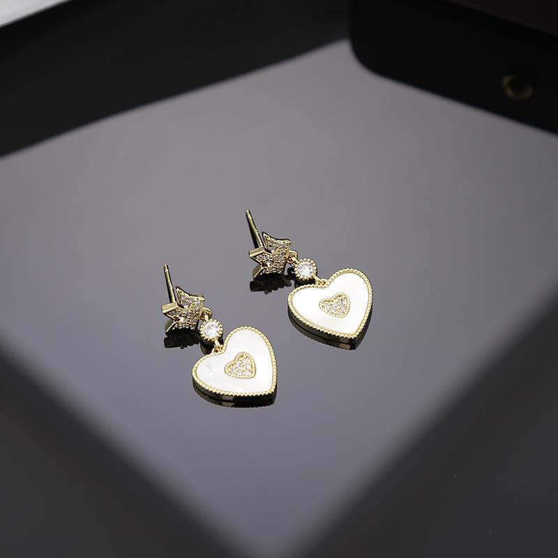 Crown Love Earrings, High-End Foreign Peach Heart Earrings, Niche Design, Heart-Shaped Earrings.