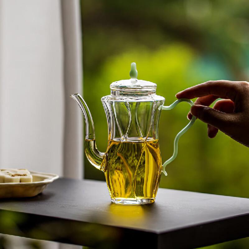 Стеклянный чайник с янтарной ручкой