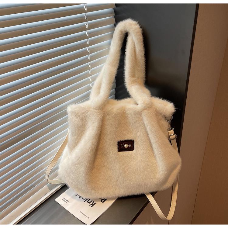 2025 Women's Fashionable Furry Crossbody Bag - High-Value, Casual, Niche Style Handbag