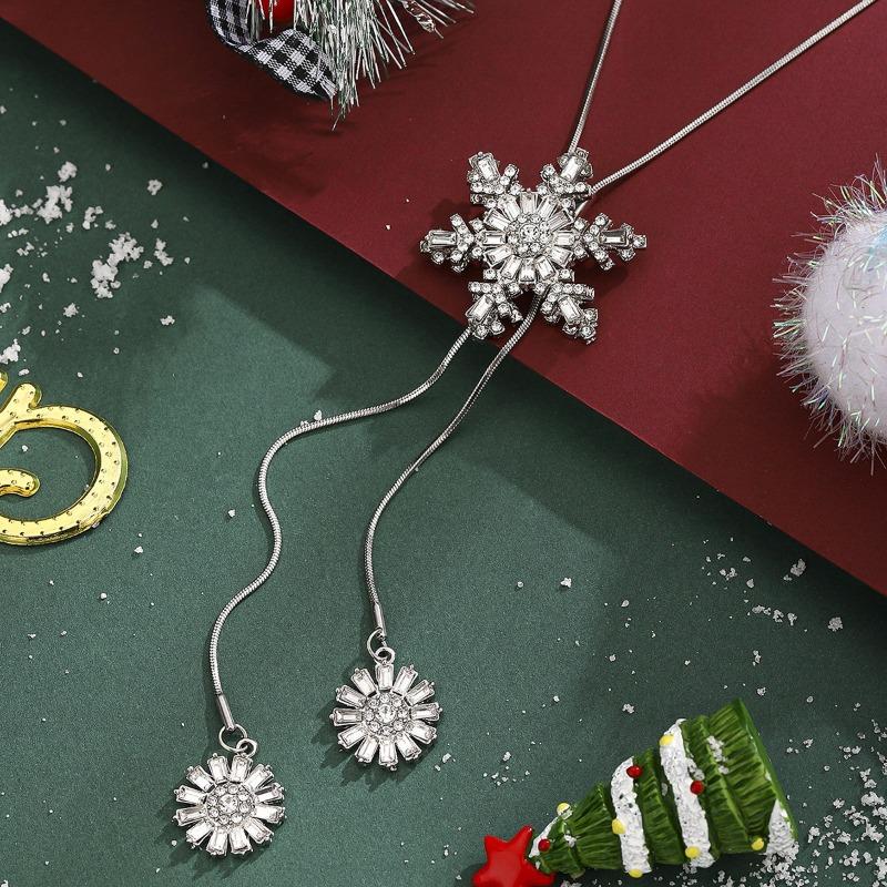 Christmas Fashion New Necklace Female Christmas Snowflake Diamond Pendant Christmas Alloy Zircon Necklace