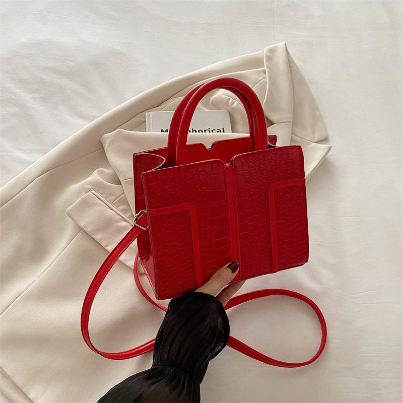 Ретро легкая роскошная модная красивая маленькая квадратная сумка 2024 года, новая простая иностранная стильная красивая сумка-мессенджер на одно плечо