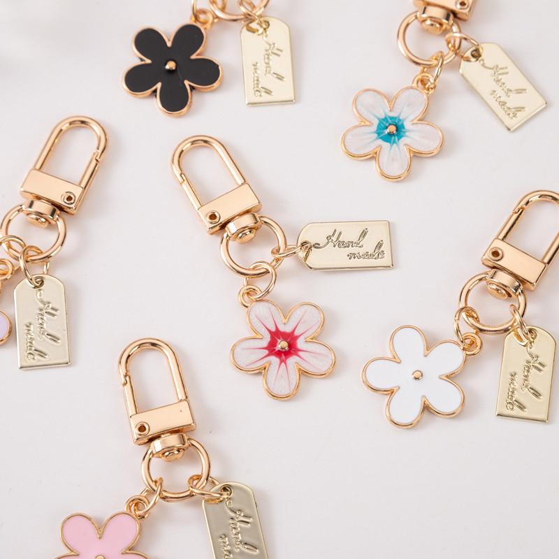 1Pcs Korean Hot-Selling Ins Metal Style Daisy Keychain Niche Usb Headphone Pendant Bag Protective Cover Pendant