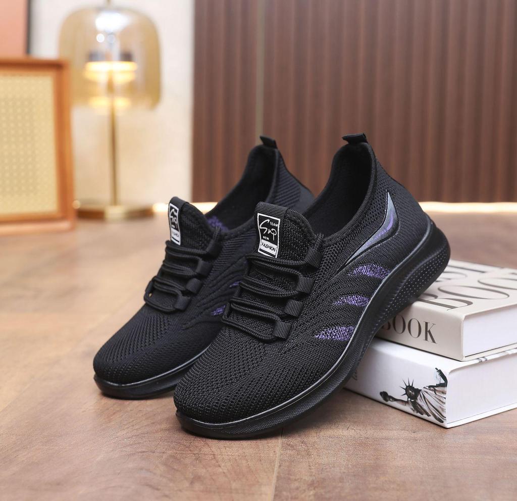 Женская спортивная обувь большого размера с дышащими нескользящими вставками и полиуретановой подошвой