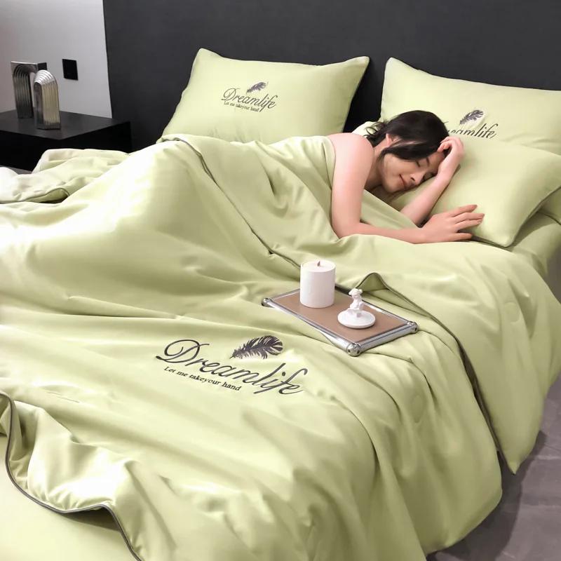 High-End Embroidery Silky Spring Autumn Quilt Comfortable Sleep Soft Breathable Blanket Skin-Friendly Air Conditioner Comforter