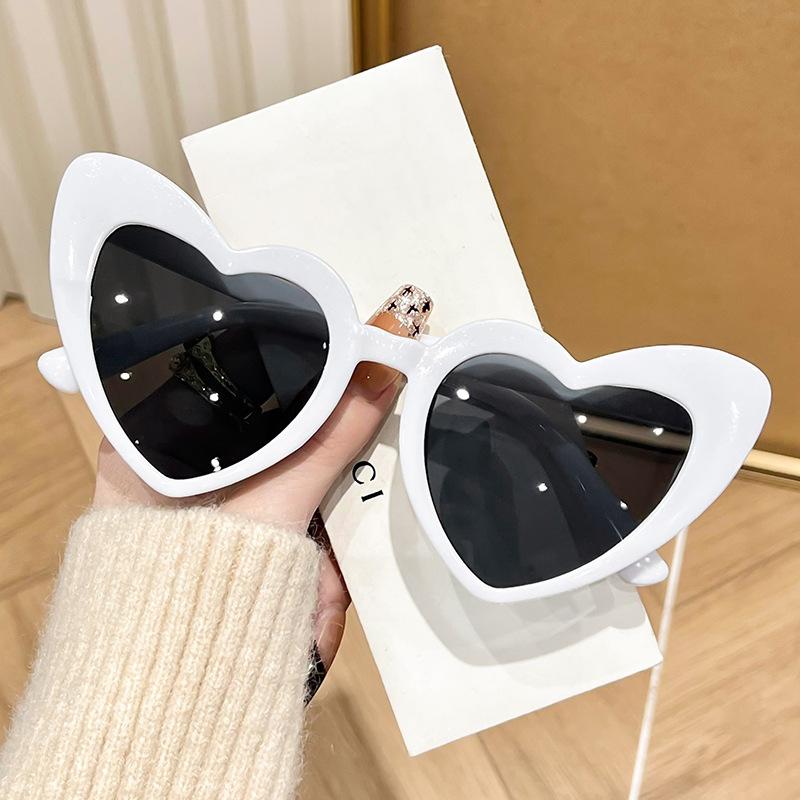 Summer Women Heart-Shaped Sunglasses For Outdoor Sun Protection And Uv Blocking Fashionable Women Heart Eyewear