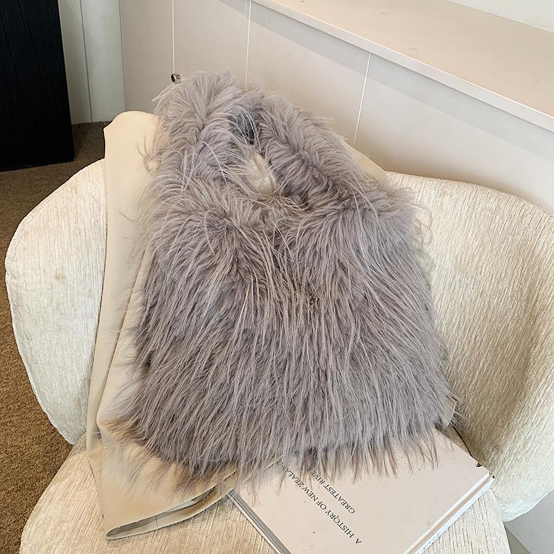 Осенне-зимняя плюшевая сумка большой вместимости женская 2025 новая повседневная в иностранном стиле сумка через плечо сумка-тоут плюшевая сумка-ведро