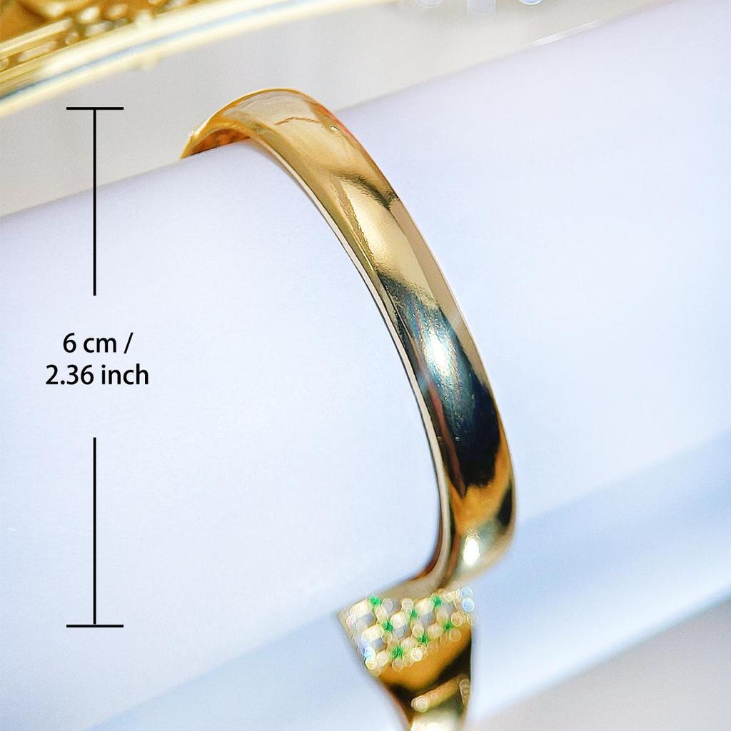 CMM Dubai Golden Retro Emerald Color Zirconia Hollow Large Wide Bangle Bracelet Womens Party Aristractic Hand Jewelry Accessories