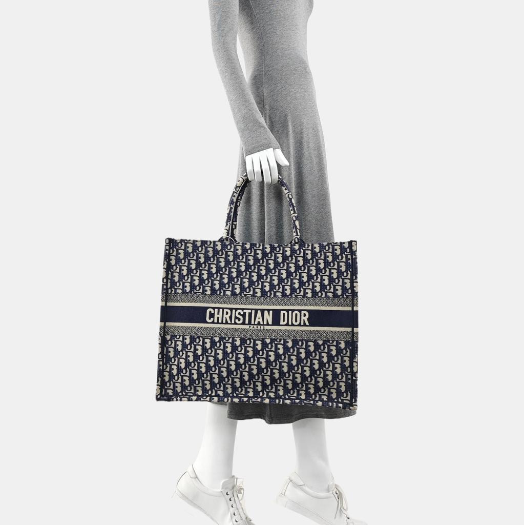[Pre-Owned] Book Tote Hand-Embroidered Monogram Large Capacity Canvas Tote Bag - Excellent #L5M520