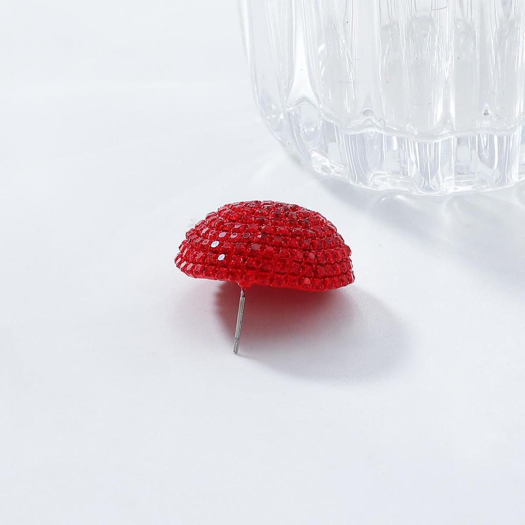 Серьги полукруглой формы со стразами осень/зима 2024 года — модные ювелирные изделия