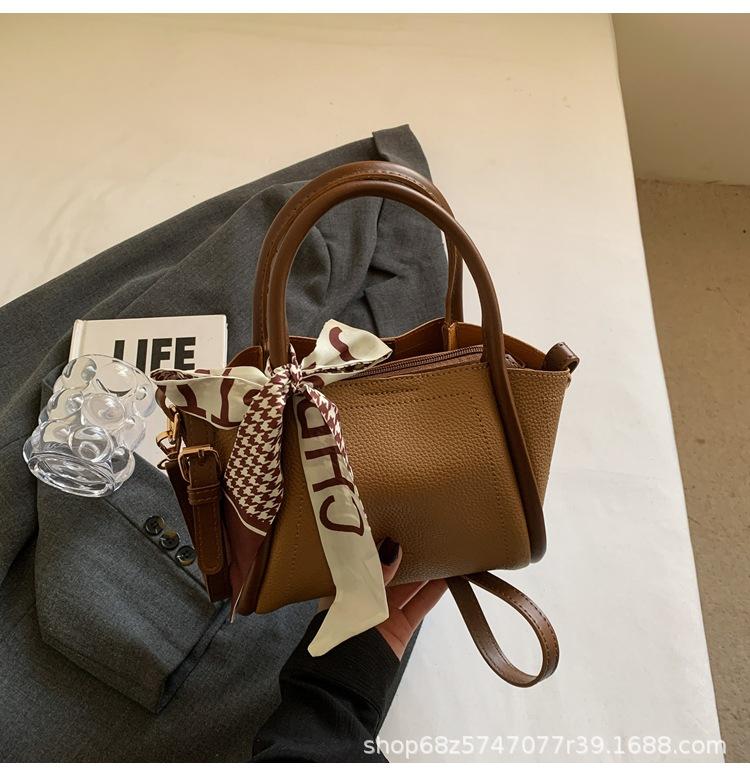 Premium Texture Retro Small Bag Women's 2025 New Fashion Versatile Messenger Bag Fashion Super Fire Portable Bucket Bag