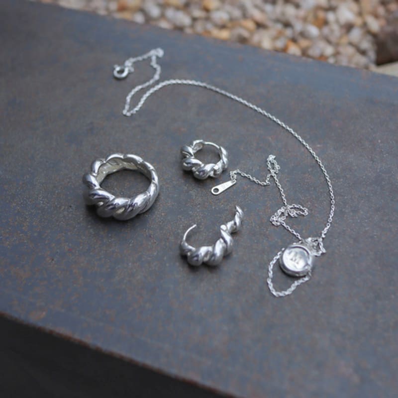 modernlike 14k gold-filled silver bold nut one-touch earrings