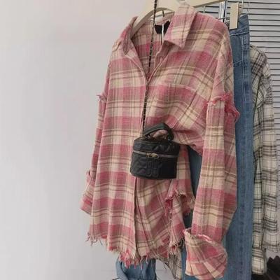 Женская куртка-рубашка в стиле ретро с длинными рукавами розового цвета в клетку — ленивый стиль на осень 2024/весну