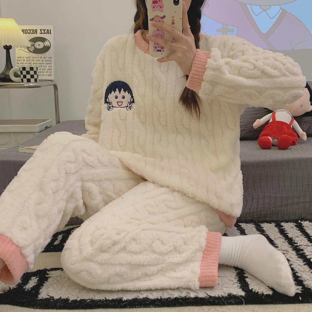 Women's Winter Velvet Pajama Set: Thick, Warm, Long-Sleeve Floral Design