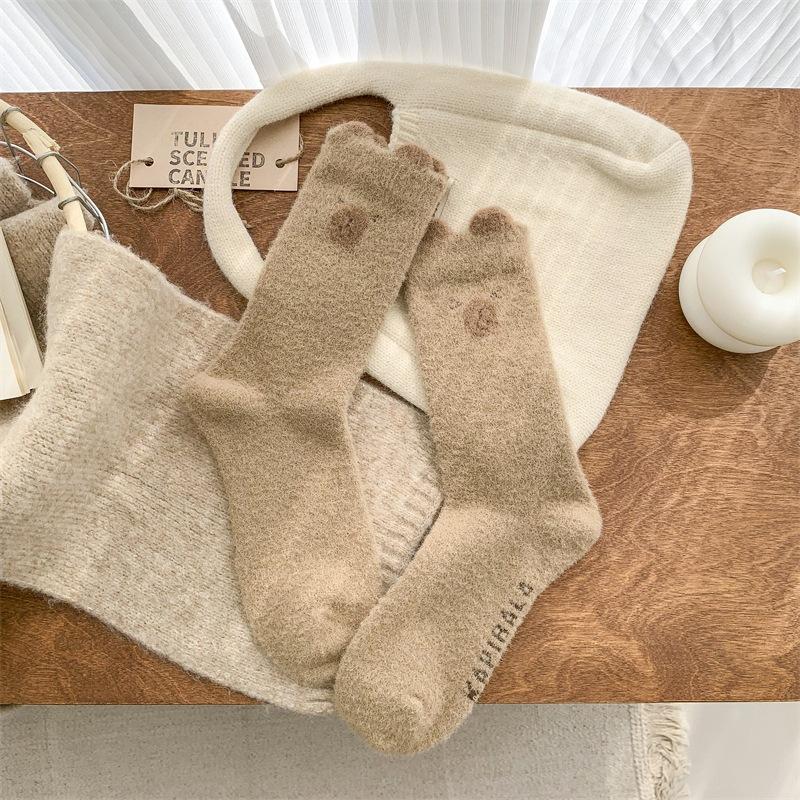 Autumn and Winter Kapibala Australian Fleece Socks, Women's Cartoon Embroidery Mid-calf Socks, Winter Thickened Warm and Cute Polka Dot Socks