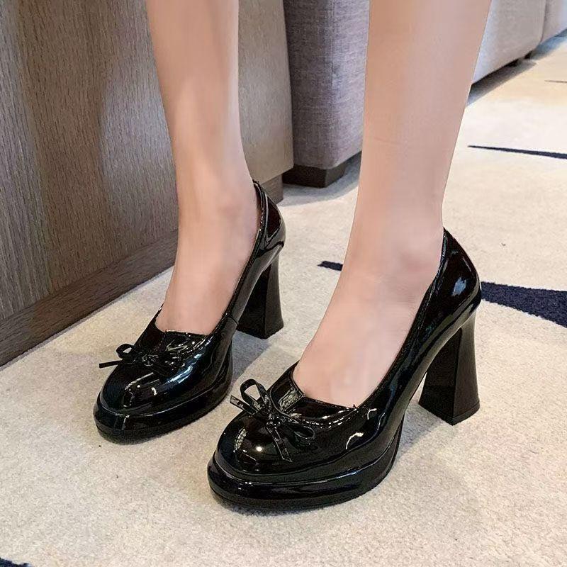 Французские красные туфли Мэри Джейн на толстом каблуке, женские ретро туфли на высоком каблуке с юбкой, маленькие кожаные туфли, женские новые модели весна-лето 2025