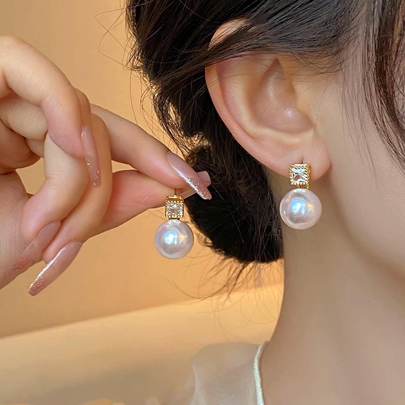 Elegant Zircon Pearl French Retro Luxury Earrings 2025