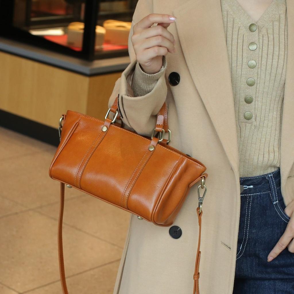 Retro First-layer Cowhide Women's Bag, New Genuine Leather Vegetable Tanned Leather, Portable Messenger Bag, Polished Soft Leather, Live Stream.