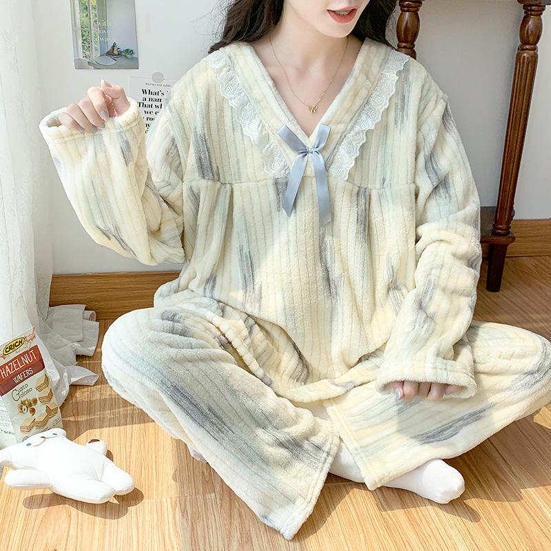 Women's Cozy Flannel Pajama Set with Long Sleeves & Pants, Plus Sizes Available Up To 240 Pounds; Suitable for Indoor & Outdoor Wear.