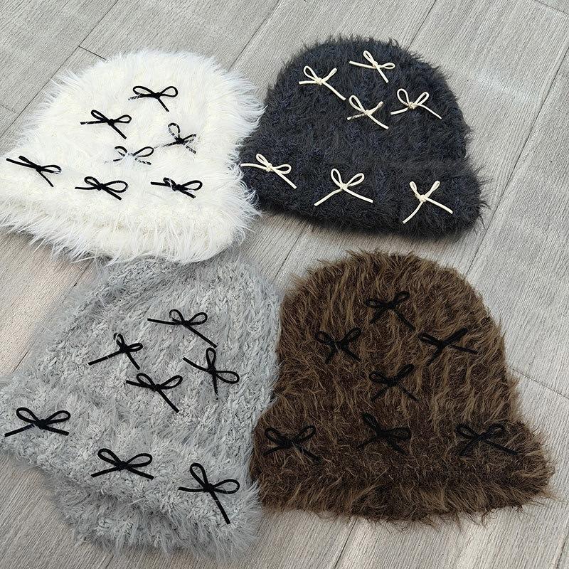 Универсальная для лица маленькая милая бантик вязаная теплая шапка на осень и зиму женская плюшевая шапка первая шапка