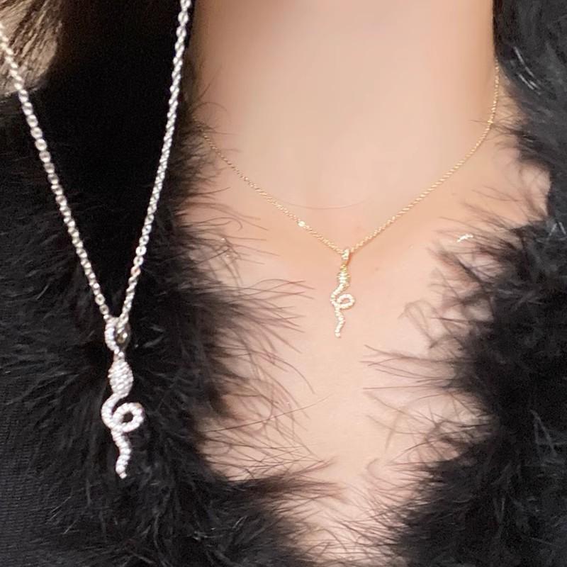 Small Snake Necklace Women's Sweater Chain Snake Pendant Necklace Light Luxury Niche Collarbone Chain Women's High-end Feeling