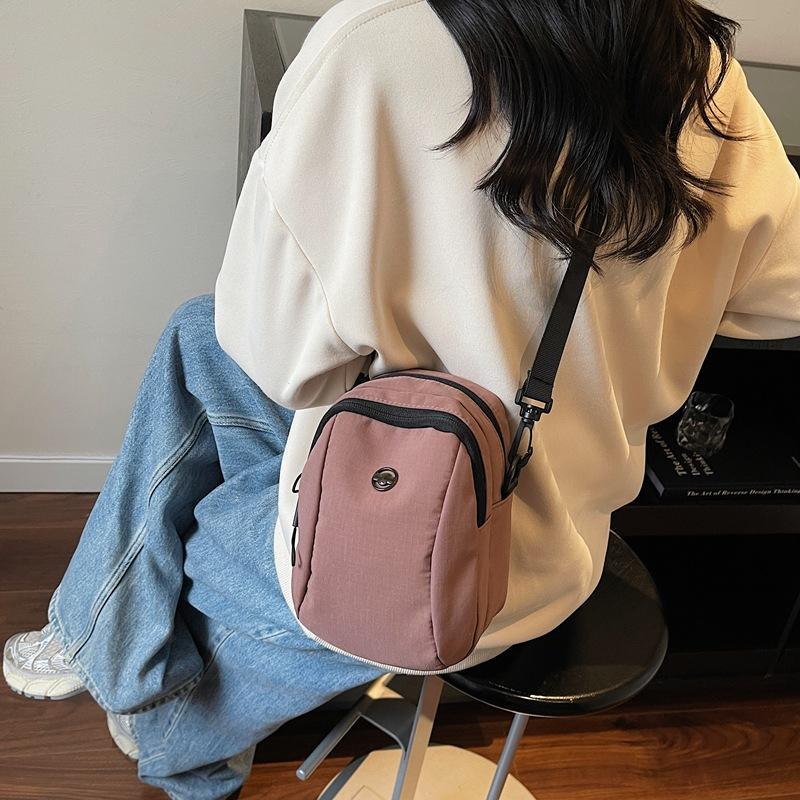 New solid color simple shoulder bag women's outdoor portable commuting fashion small square bag versatile change mobile phone crossbody bag