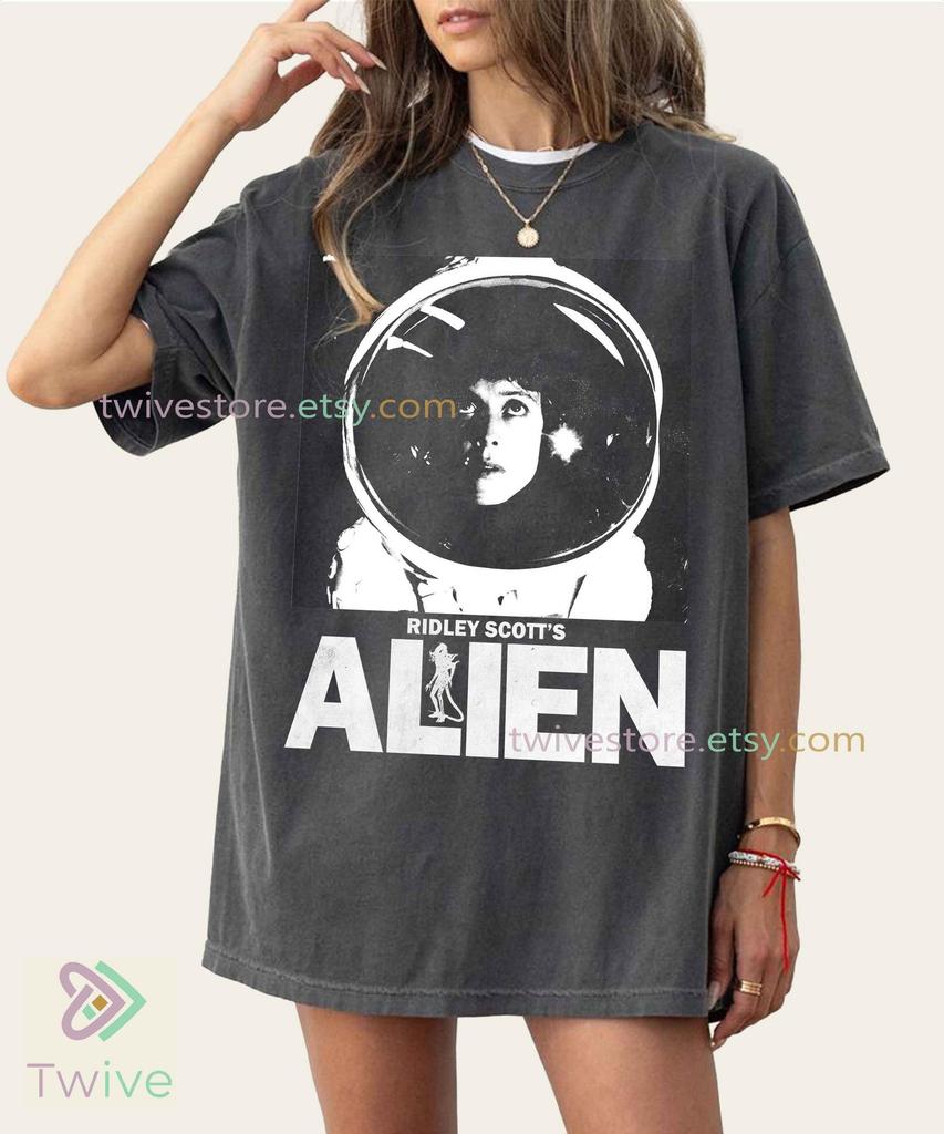 Alien Movie Comfort Colors Shirt, Sigourney Weaver Vintage Tee, Classic Sci-fi Retro Nostalgia Gift, 80s Horror Film T-Shirt Fan