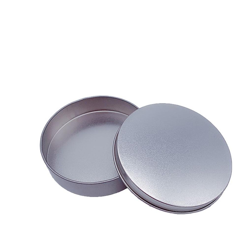 С одинаковым типом печенья, сахарным пирогом, конфетами, сахарной пряжкой, закусками для сахарного пирога, небольшой жестяной коробкой