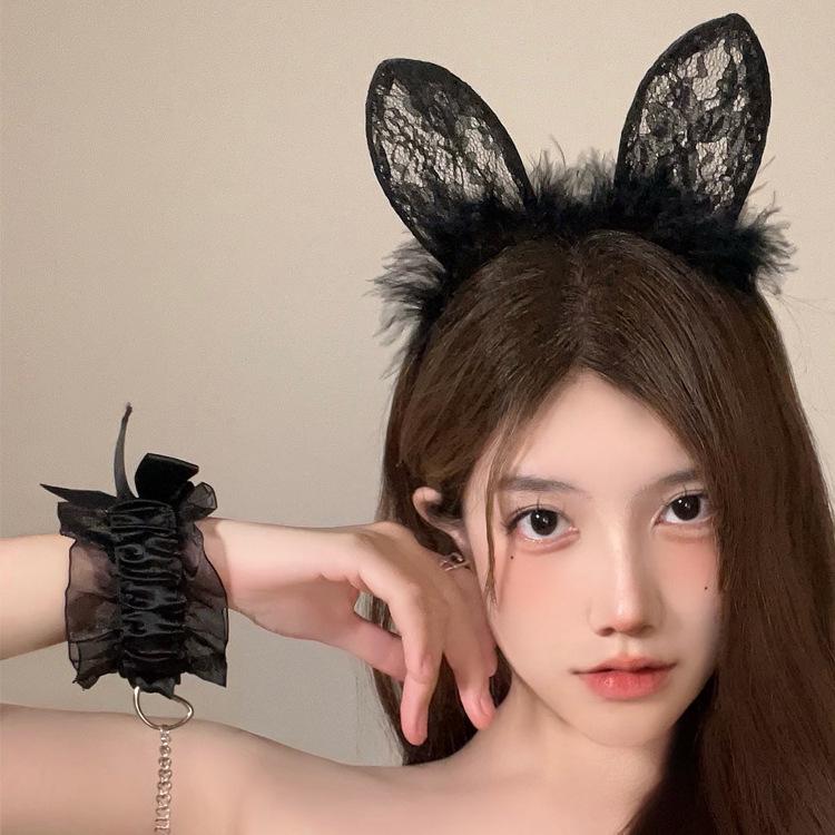 Наручники и браслеты из мягкой искусственной кожи — нежные для кожи, идеально подходят для косплея и фотореквизита.